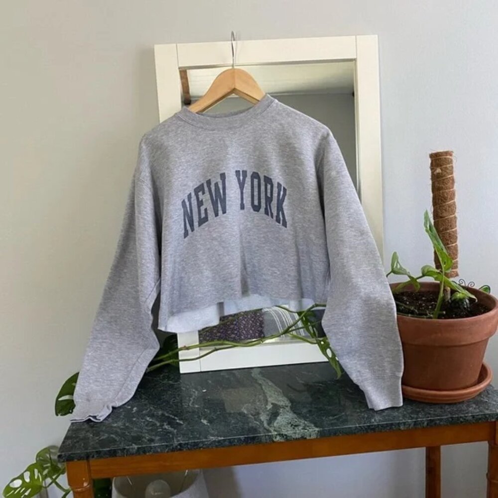 Brandy Melville John Galt NEW YORK Cropped Sweatshirt